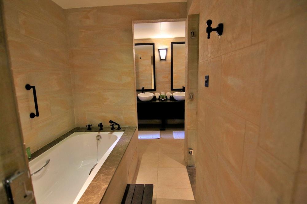 Atana Musandam Resort 4*